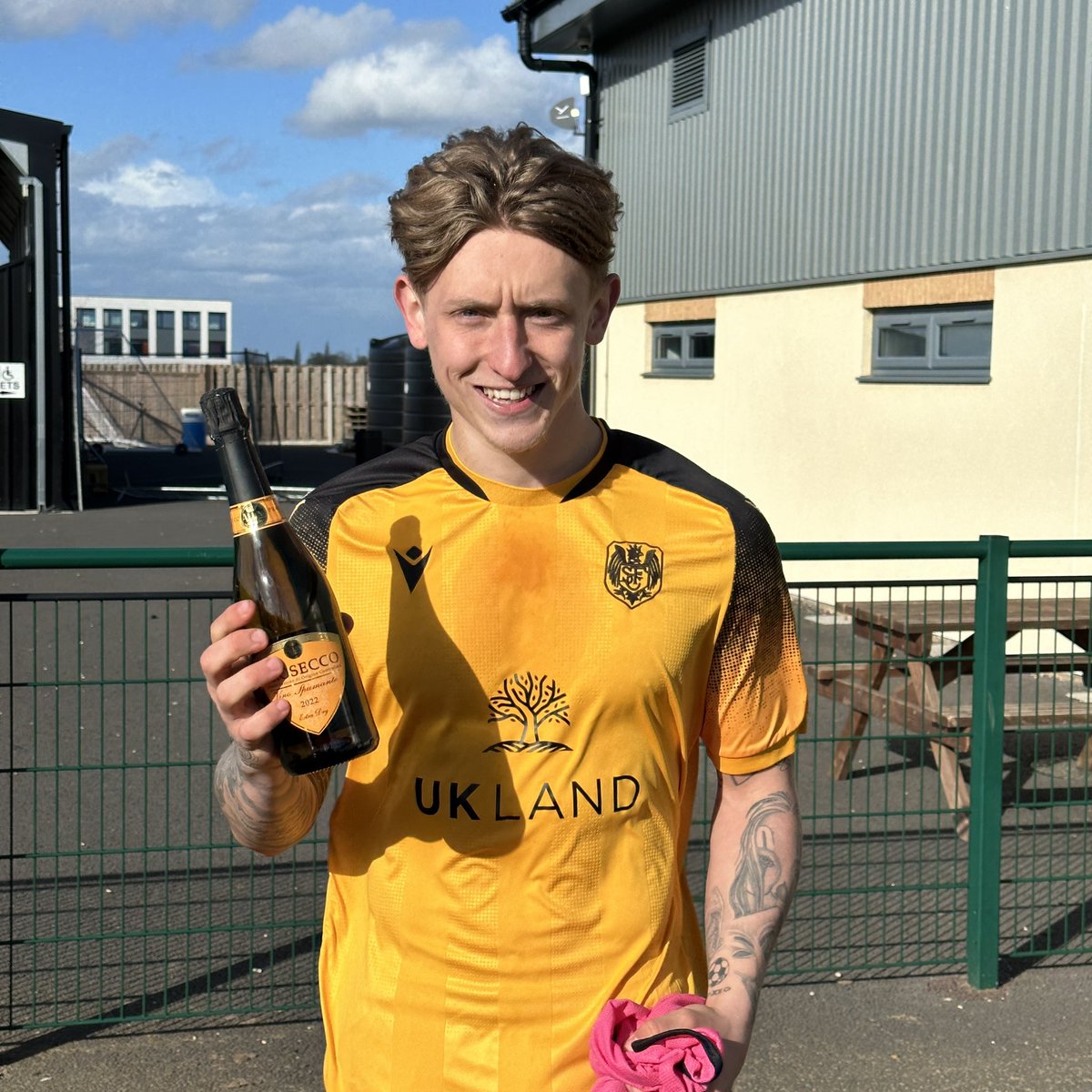 Here he is 🌟

<a href="/ArchieSayer10/">Archie Sayer</a> claiming his MOTM. 

#upthefold