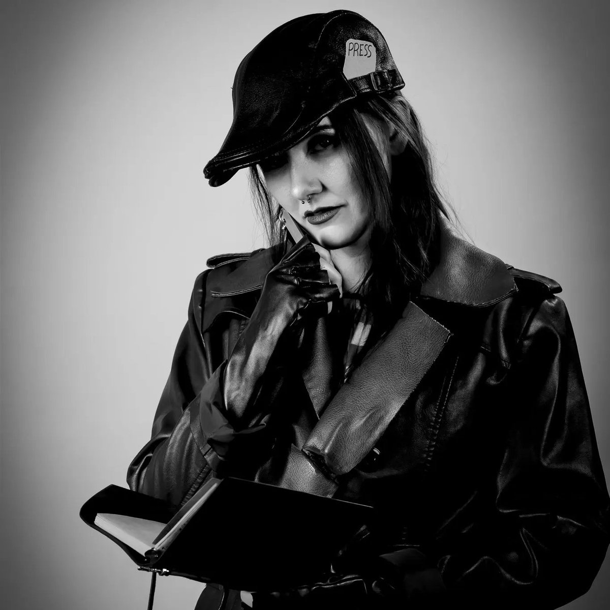 ladylunafox's tweet photo. Whats #piperwright writing about? https://t.co/N6zpbhmBSs