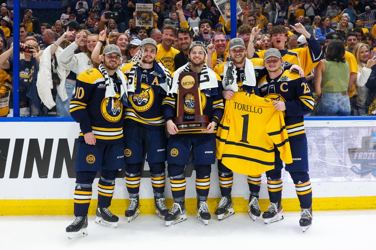 The reason they came back 🏆

#BobcatNation x #NCAAHockey