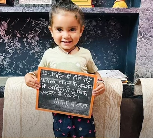JournoVijender's tweet photo. कुछ भी कहो ...बच्ची की मुस्कान बहुत प्यारी है ...नजर ना लगे 

@LakhrajAwana 
@SushilAsopa 
@MukeshBhakar_ 
@8PMnoCM 
@INCRajasthan https://t.co/Jd3xVoXjMw
