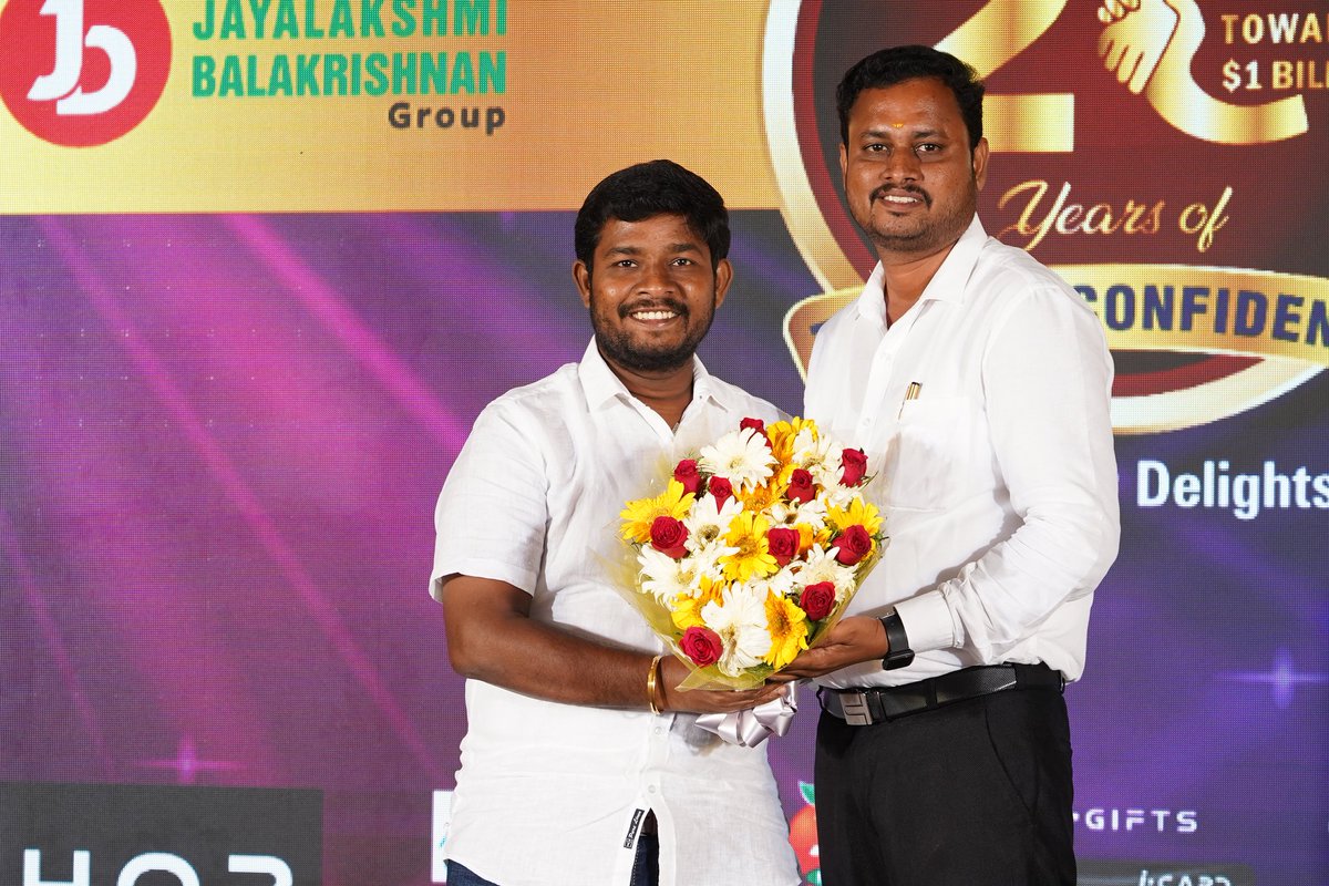 innokaiz_india's tweet image. We Welcomed Our Beautiful Chief Guests Dr. @kaizensukumar Chairman &amp;amp; MD #INNOKAIZ Mrs. Sudha Sukumar Group Director #JBGroup   MR. Durairaj Group #CEO @JBGROUP  by Giving Beautiful Flower Bouquets💐💐💐🙏 at #INNOKAIZ_DAY_2023 Family Day Function.💐 #Sudhasukumar #INNOKAIZ