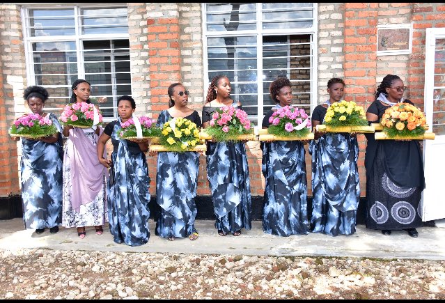 YouthNgororero's tweet photo. kuri uyu wa mbere muri @NgororeroDist Hunamiwe abazize Jenoside yakorewe Abatutsi mu 1994 bashyinguwe mu Rwibutso rwa Ngororero. 
@YouthNgororero twiteguye kugira Uruhare 100% ✊🏽 mu kwiyubakira Ubumwe n’Amahoro 🇷🇼.

#TWIBUKE TWIYUBAKA

@JPierreNKURANGA @Unity_MemoryRw @cnkusi20 https://t.co/Rw1ru0GEAn