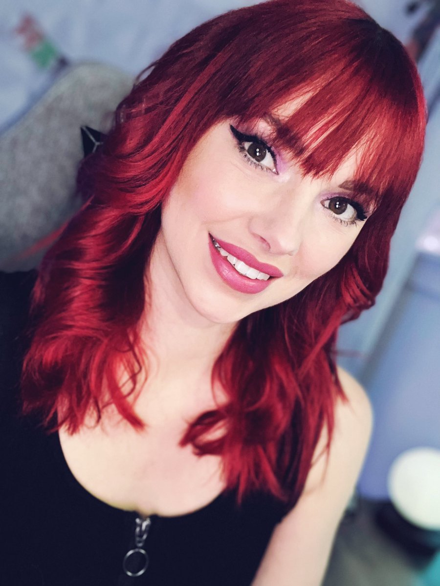 gingrbredbeauty's tweet photo. It’s Monday and we are BACK in the #gspot for some #nitro racing! #Drops are active!  Come hang out with us!

#live in 15 https://t.co/NWBIhBqitB 

#retweet for a chance at the #giveaway

#twitchstreamer #redhead https://t.co/TtMzusi3Pr