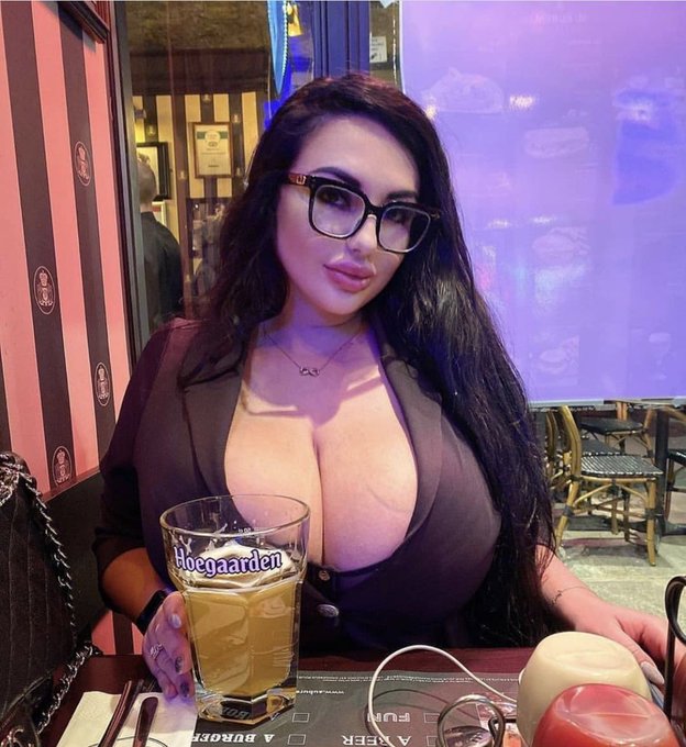 2 pic. Red or beer ? ??

https://t.co/206fhvdDqC https://t.co/v9N3aXKP6F