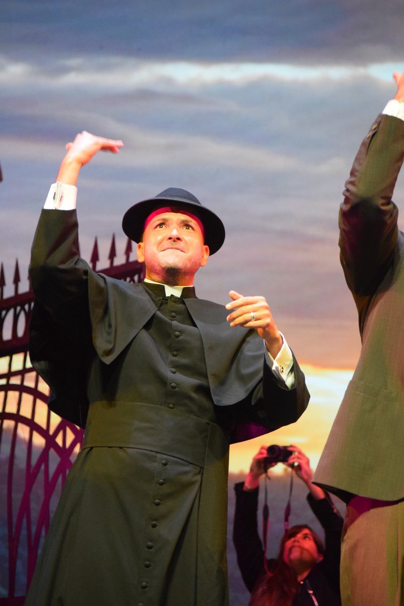 PadreOLugo's tweet photo. ¡Lo que me gusta! … agitar al PÚBLICO 🙌🏾🔥🇵🇷🎭. Lo MEJOR de todo es que ellos se dejar AGITAR😝👏🏾🕺🏾.
¡GRACIAS Puerto Rico!
#CharlieElMusical https://t.co/060Xwd7hBs
