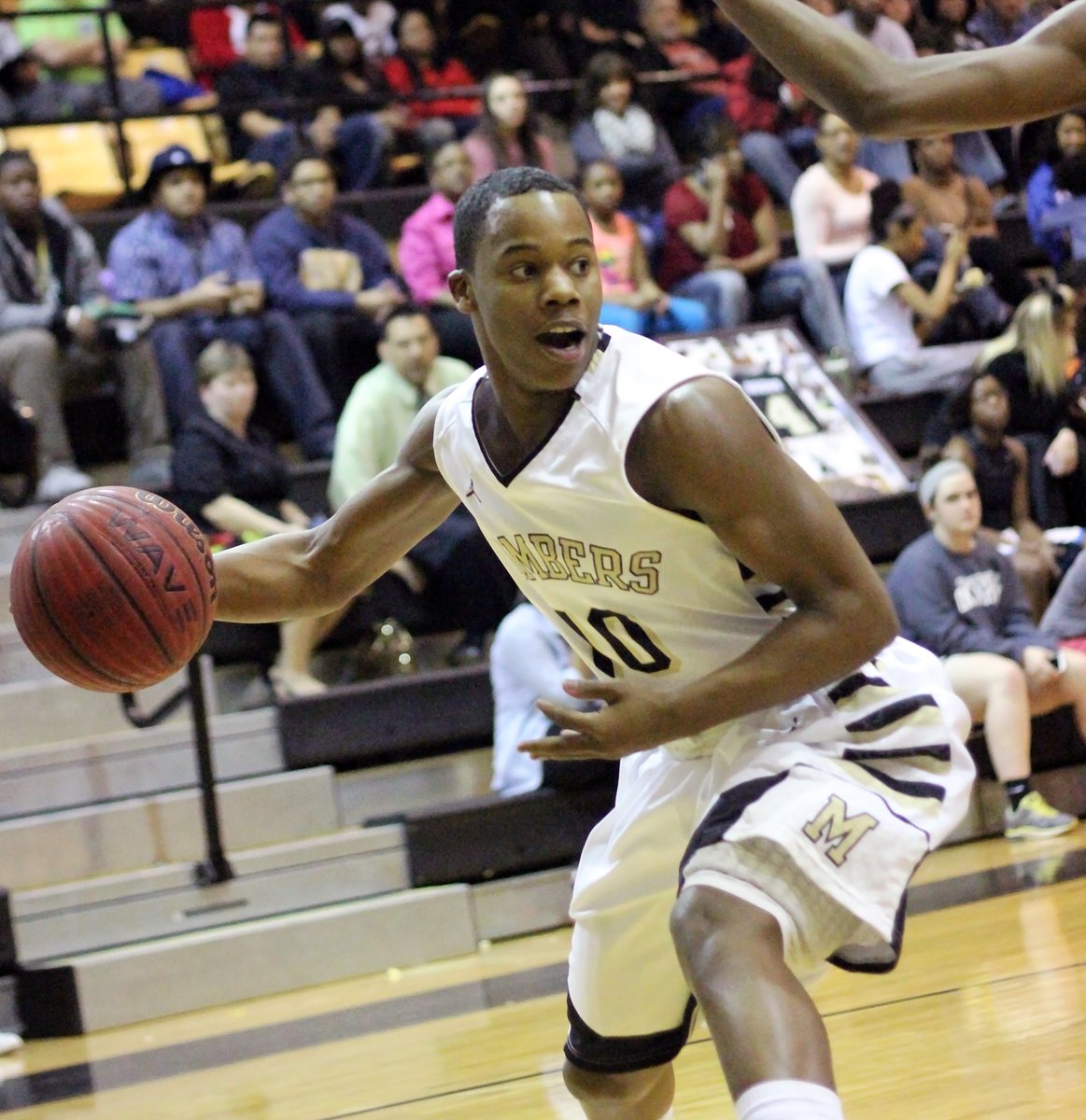 Torey Noel has been named the new head boys basketball coach at Midwest City High School. Noel is a Midwest City High School graduate who went on to play at Lamar University. He also previously served as an assistant at Midwest City and Choctaw high schools. #okpreps