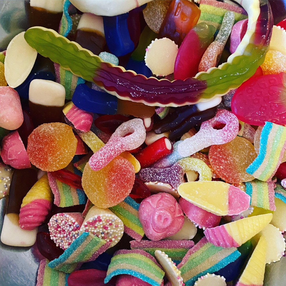 SpoonfulSweets's tweet photo. Mmm this custom order we made today looks delicious can you spot any of your favourites?
#sweets #sweeties #sweettooth #customsweets #picknmixsweets #picknmix https://t.co/bYcHRxdKDK