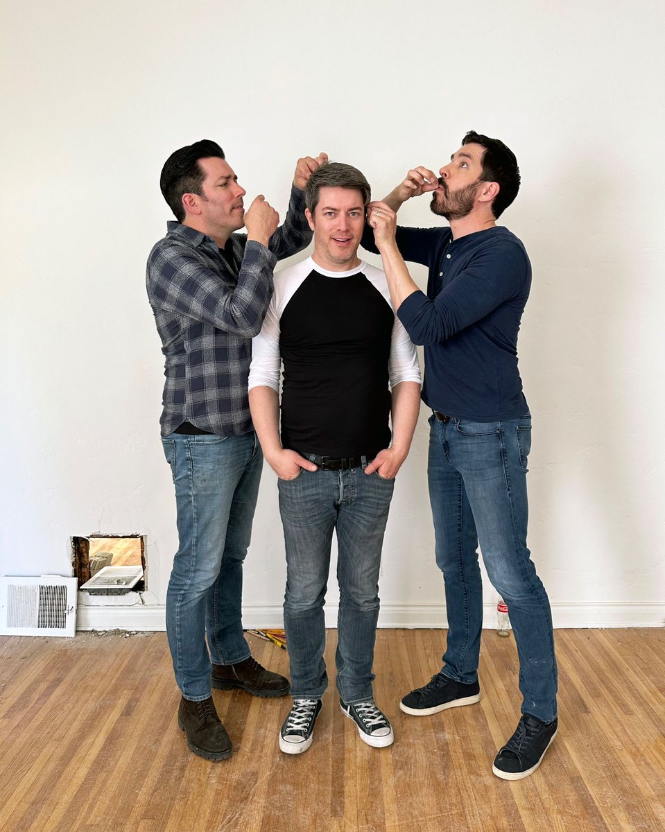 JonathanScott's tweet photo. What?! Family look out for each other... right? 🤣 #NationalSiblingsDay https://t.co/k9eEenbaLF
