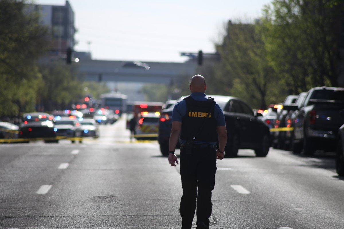 RyanVanVelzer's tweet image. Police cars tore through downtown Louisville amid the morning commute as people outside the Old National Bank began calling in reports of gunshots.