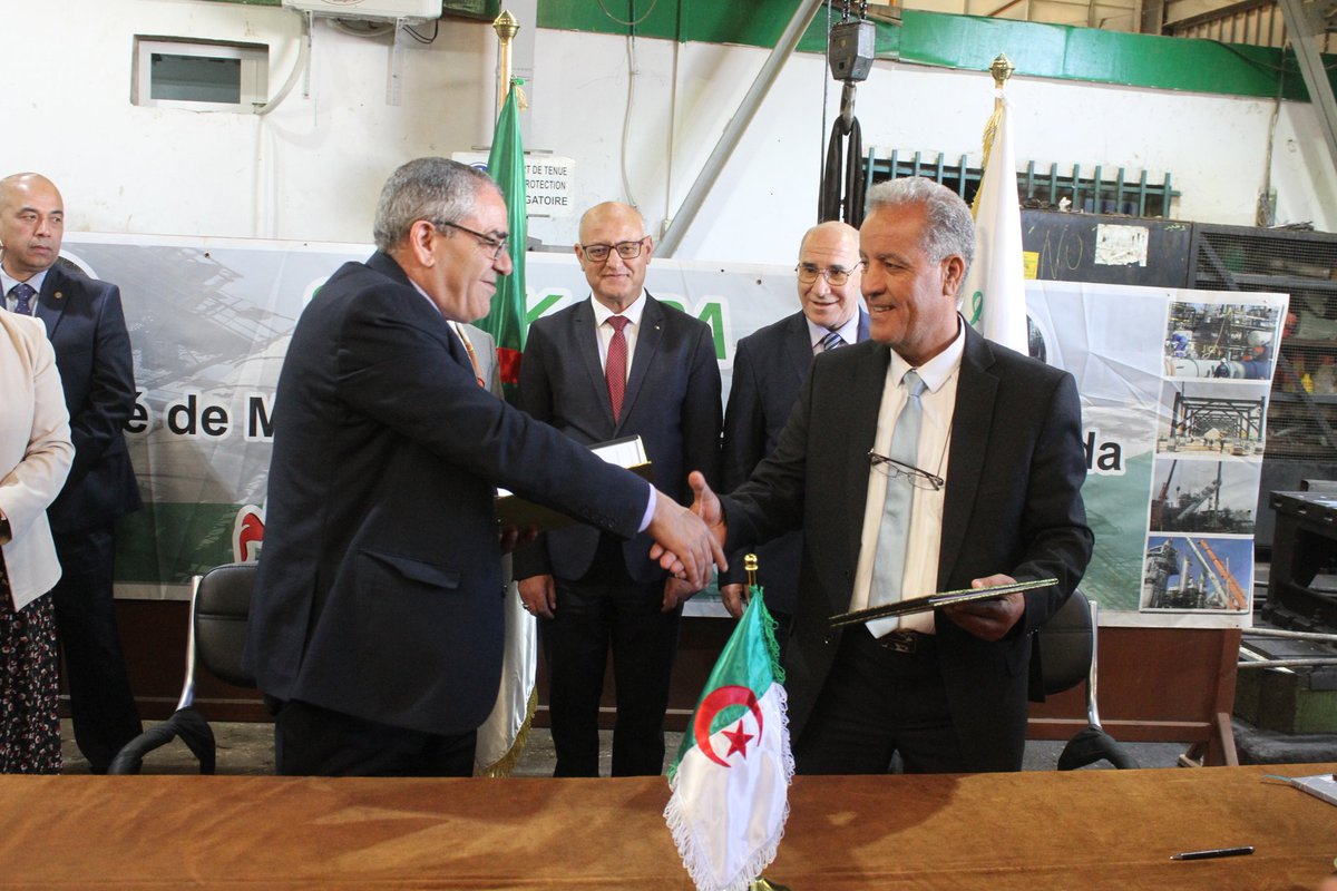 المحطة الخامسة من زيارة السيد الوزير، شركة سوميك للصيانة الصناعية  بالمنطقة الصناعية سكيكدة، حيث تفقد المتمهنين بذات الشركة كما أبدى إستعداد القطاع في توطيد أواصر الشراكة مع المؤسسة، حيث أشرف على إمضاء اتفاقية بين مديرية التكوين والتعليم المهنيين وشركة " سوميك - SOMIK ".