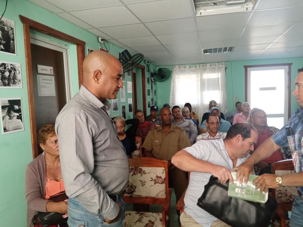 Desarrollamos en el Consejo Popular Turiguanó  en #Morón reunión de secretarios generales #LatirAvileño #MejorEsPosible <a href="/IzquierdoAlons1/">Livan Izquierdo Alonso</a> <a href="/NexyVelizNaranj/">Nexy Veliz Naranjo</a> <a href="/AlexeyOT73/">Alexey</a> <a href="/JoseDraidel/">José Draidel Pereira</a> <a href="/DrRobertoMOjeda/">Dr. Roberto Morales Ojeda</a>