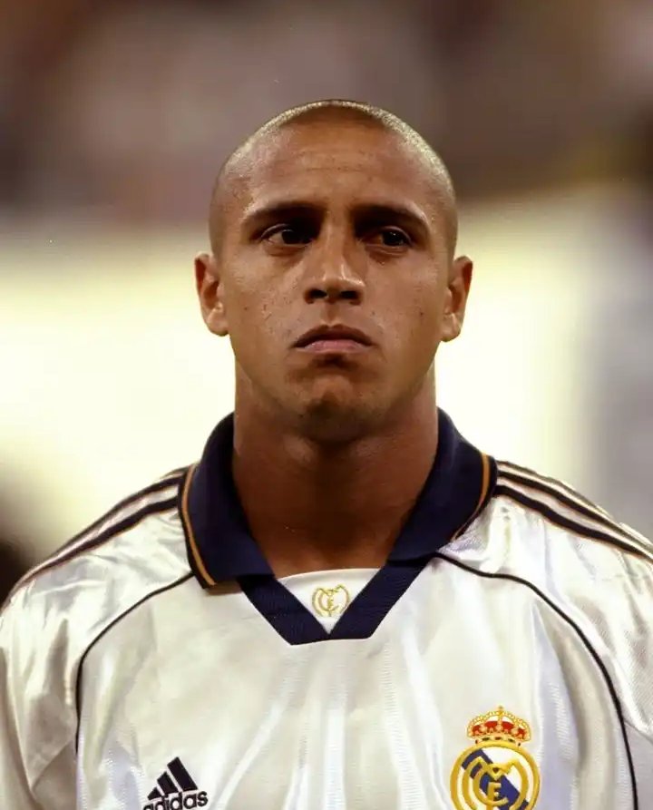 Hoje é aniversário de Roberto Carlos happy birthday   