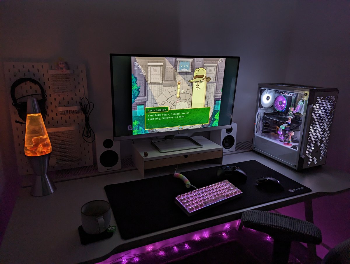 gloamingwax's tweet photo. new house, new desk, #MrSaitou https://t.co/utbCGW86F2
