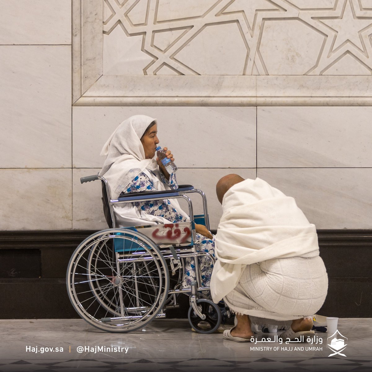 "واخضع لأمَّك وأرضِها *
 فعُقوقها إحدَى الكِبر"

#يسر_وطمأنينة
#مكة_والمدينة_في_انتظاركم_بشوق