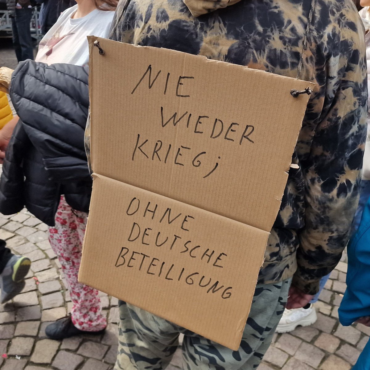 Das ist mal ne Forderung beim #Ostermarsch in Frankfurt: 'Nie wieder Krieg; ohne deutsche Beteiligung'.