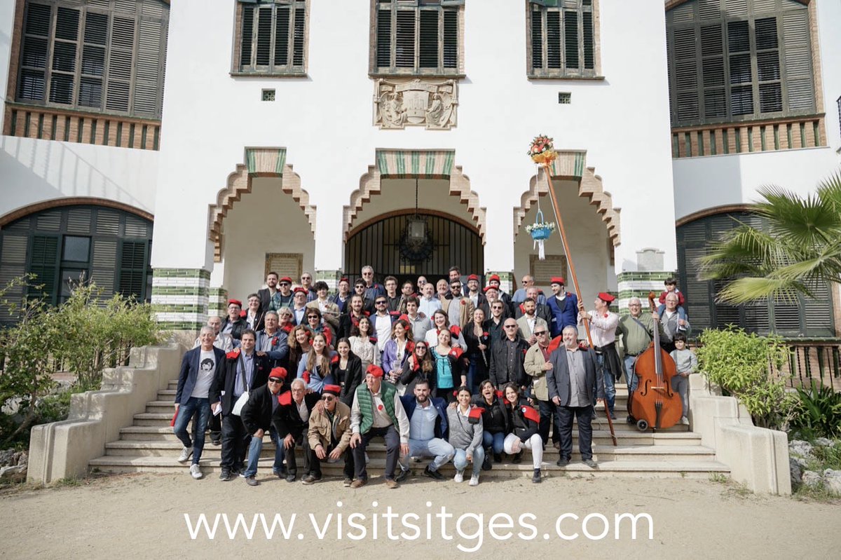 VisitSitges's tweet photo. L’Hospital de #Sitges📷 ha acollit la cantada tradicional de 📷 #Caramelles del Dilluns de📷 #Pasqua
PROGRAMA SETMANA SANTA #Sitges 2023
https://t.co/T0zcvzGC9j
#SetmanaSantaSitges23 #SetmanaSantaSitges #SetmanaSanta #SemanaSanta2023 https://t.co/7mtG7X2H4z