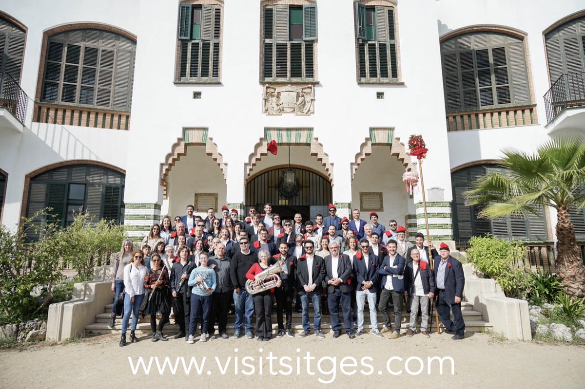 VisitSitges's tweet photo. L’Hospital de #Sitges📷 ha acollit la cantada tradicional de 📷 #Caramelles del Dilluns de📷 #Pasqua
PROGRAMA SETMANA SANTA #Sitges 2023
https://t.co/T0zcvzGC9j
#SetmanaSantaSitges23 #SetmanaSantaSitges #SetmanaSanta #SemanaSanta2023 https://t.co/7mtG7X2H4z