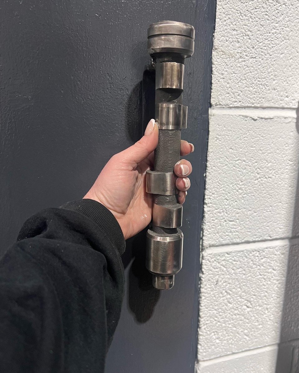WoodendMOT's tweet photo. What else are you going to do with a snapped pinto camshaft ??  #door #handle #heaven  My fella had that genius idea, I can’t take the credit but I’m mighty impressed 👏🏻 Stairs getting their first coat of paint &amp; looking spiffin 😍  It’s getting there … it’s almost Autolassed https://t.co/YLt7yrFmCa