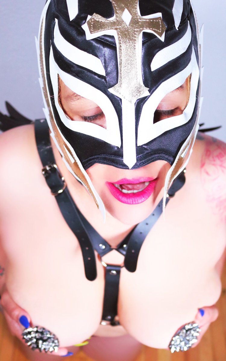 Thunderlovemtl's tweet photo. Happy Easter! Choose your own adventure. Cosplay and throat pro! Let’s practice holds 🤼‍♂️ 🍑💦 🤼‍♂️ https://t.co/a57HeNwwlh
