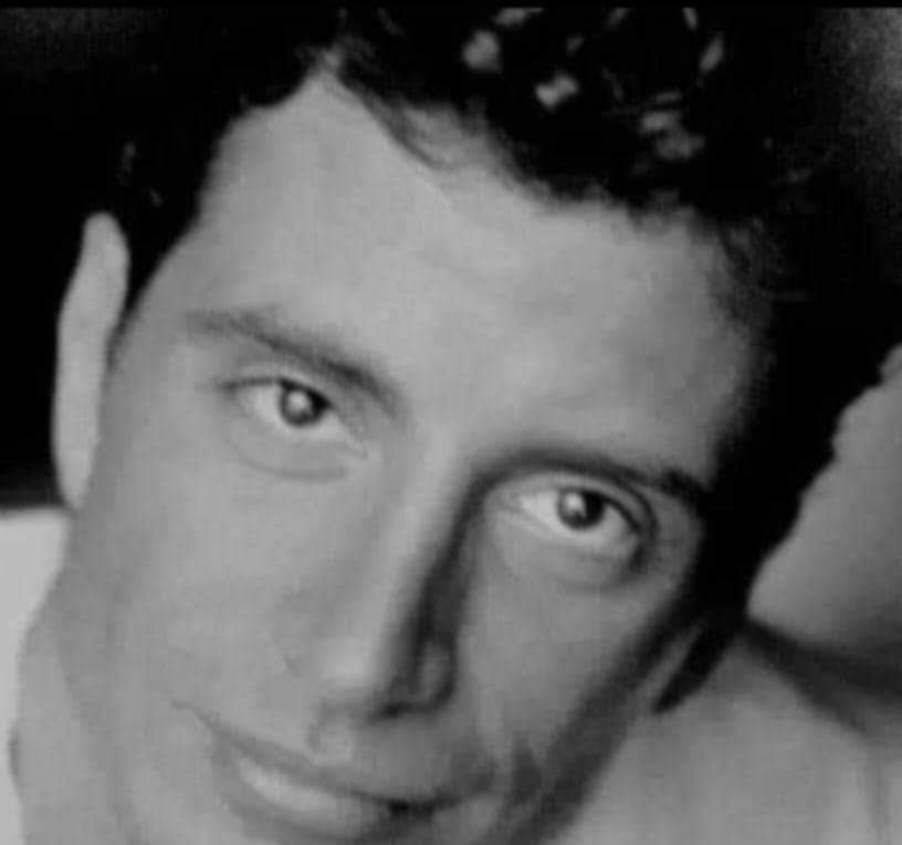 "Silence speaks volumes.
Insecure people constantly talk.
Confident people rarely feel the need to say anything."
-Harry Petsanis