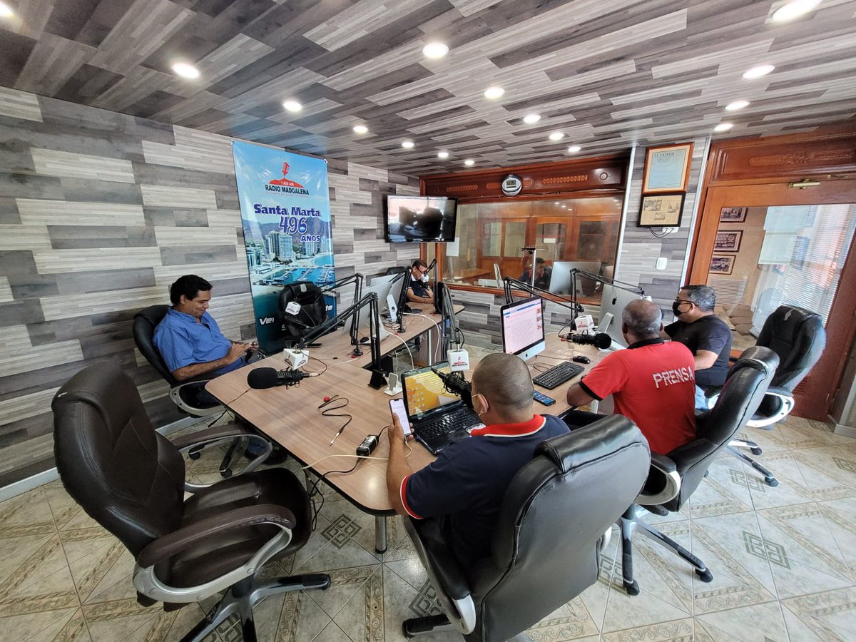 Ya estamos al aire con nuestra 2da emisión de noticias de hoy lunes. 

Los periodistas <a href="/odin_vitola/">Odin Vitola</a>
<a href="/Willfierro/">William Fierro Marriaga</a> <a href="/idinaelferca19/">Idinael Fernández C.</a> <a href="/hsuarez12/">Hader Sander</a> y <a href="/ROQUEUNO/">ROQUE MEDINA PADILLA</a> listos con toda la información de las últimas horas. 
fb.watch/jPZgl9iGBa/?mi…
Bienvenidos 📲📻