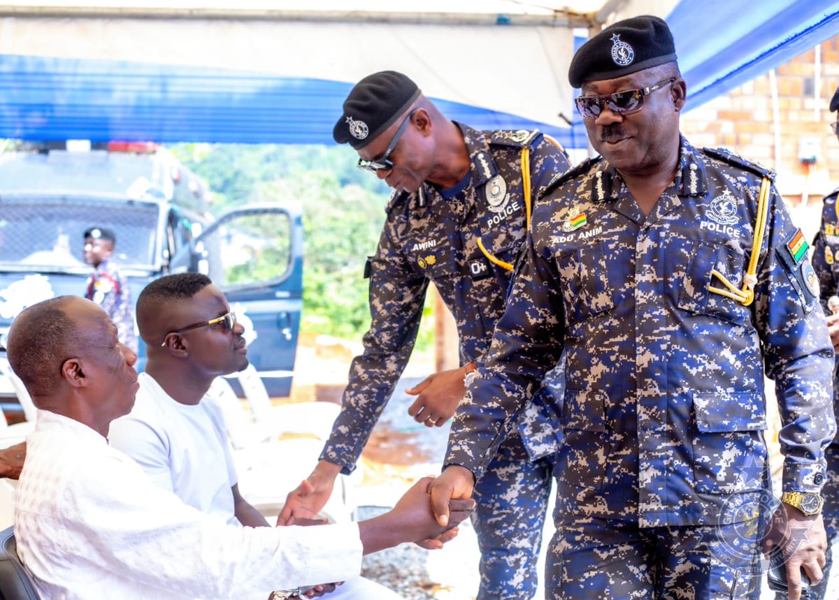 GhPoliceService's tweet photo. Also present at the commissioning were businessman and philanthropist Mr. Alex Tenkorang, the Chiefs and Queen Mothers of Obo and Obomeng as well as some members of the Obo Kwahu community.
#GhPoliceService
#2023KwhauEaster
#OboModelPoliceStation
#GhPoliceTV https://t.co/asAZyvdsBu