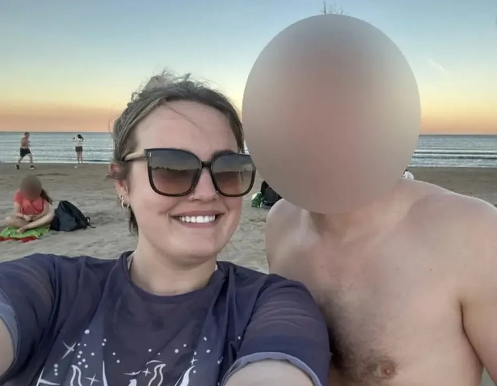 poptime's tweet photo. 🚨 Mulher faz viagem romântica com homem que conheceu pelo Tinder e, na volta, é recebida pela namorada dele, GRÁVIDA e furiosa. https://t.co/JWINOOMI5Y