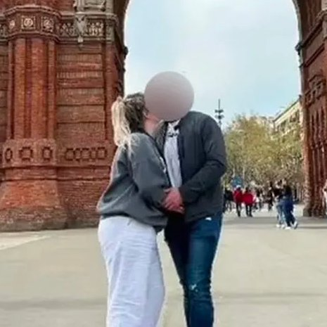 poptime's tweet photo. 🚨 Mulher faz viagem romântica com homem que conheceu pelo Tinder e, na volta, é recebida pela namorada dele, GRÁVIDA e furiosa. https://t.co/JWINOOMI5Y