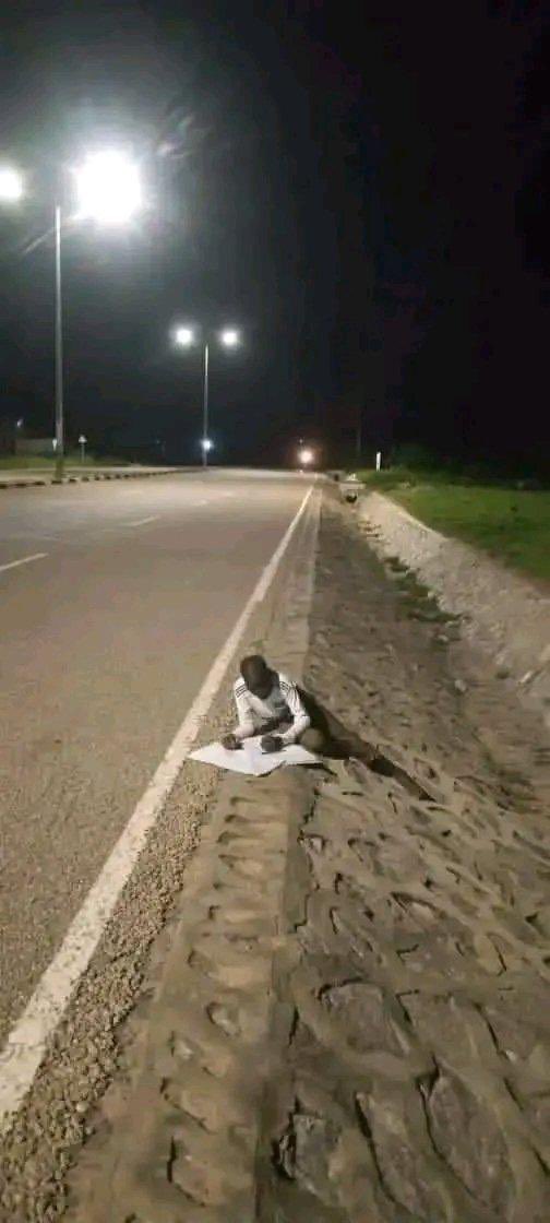 heisflashy's tweet photo. I wish any Good Samaritan out there can give a helping hand to this young man here because he could be our future doctor 👨‍⚕️ or even a pilot 👨‍✈️ 
#SSOT https://t.co/p69l1NKIRq