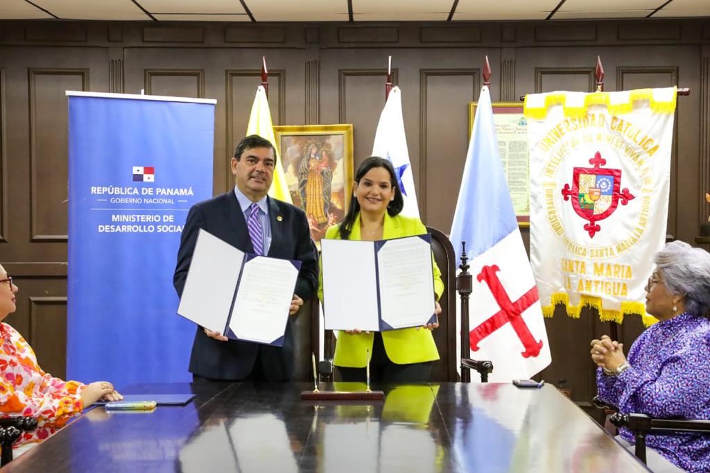 MIDESPma's tweet image. Con el objetivo de renovar acuerdo de cooperación con @USMApanama entorno a la ejecución en común de diversas acciones de interés social, la Ministra @micastillolopez y el rector de #USMAPanamá, Francisco Blanco L., firmaron un Convenio Marco de Cooperación y Asistencia Técnica.