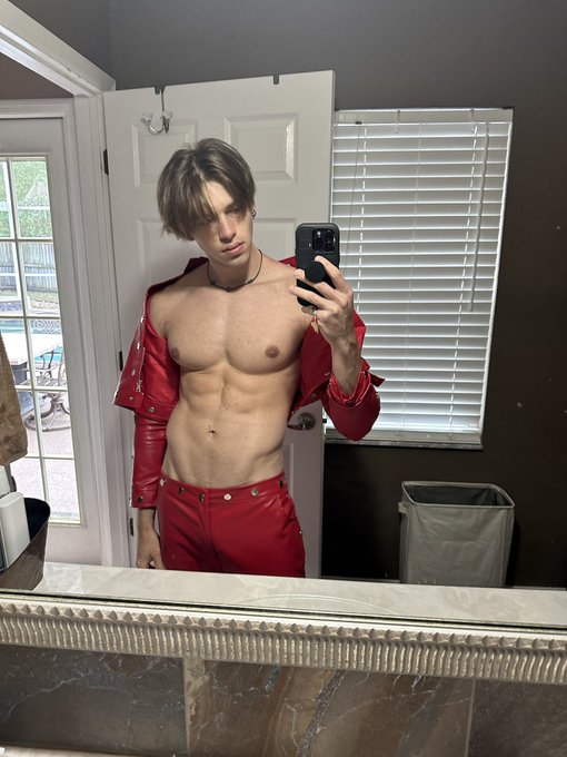 My forehead kinda big here but&hellip; https://t.co/XZu8uwavpf