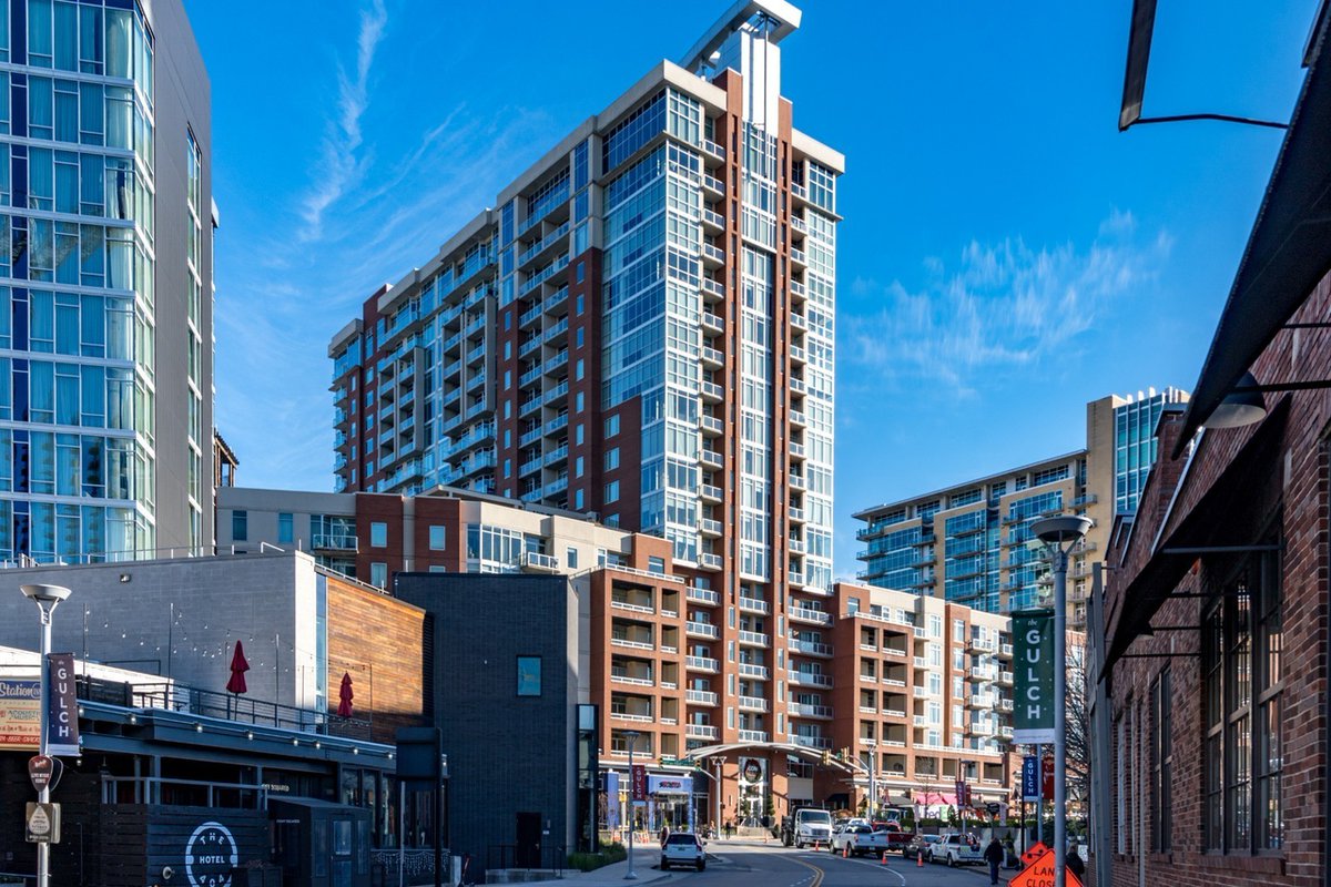 Tenn_Homes's tweet photo. A chance to live in the same building as Taylor Swift was once rumored to live, the Icon Building!

📍 600 12th Ave S #2012, Nashville, TN
🛏️ 1
🛁 1
🏠 636 sq.ft.
$529,000
MLS: 2506694
Listing courtesy of: simpliHOM
#thegulch #gultch #metronashville #taylorswift #swiftnation https://t.co/woWsKKGQOo