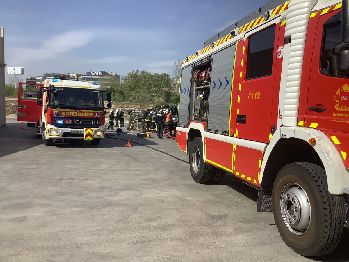 Parque_11's tweet photo. Durante toda esta semana realizaremos maniobras conjuntas de #RAT (rescate accidentes de tráfico ) con los compañeros de @BomberosMad del #Parque9 #FuencarralElpardo
Zonas de actuación conjunta #ZAC
#Formación
#Entrenamiento
#Bomberos
#BomberosCM https://t.co/8C0qHuKWyQ