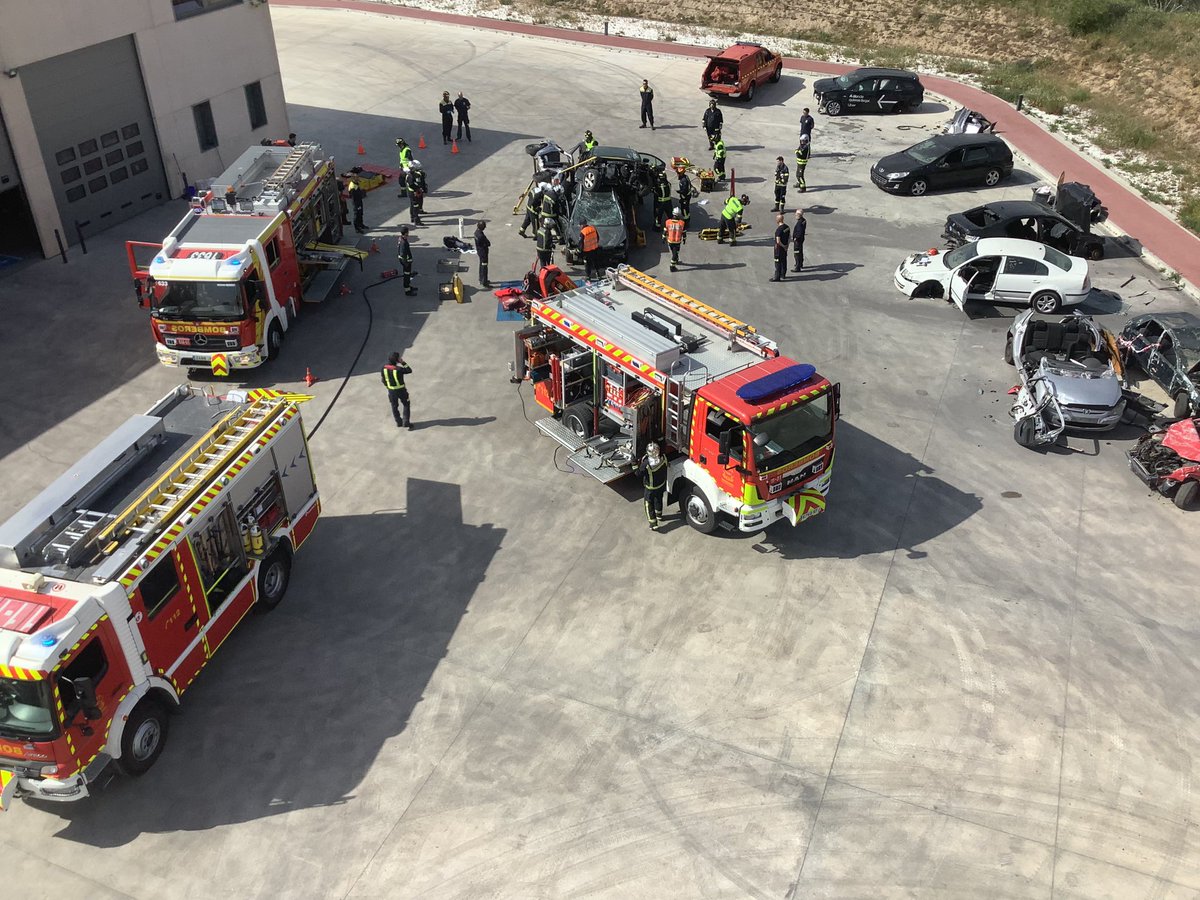 Parque_11's tweet photo. Durante toda esta semana realizaremos maniobras conjuntas de #RAT (rescate accidentes de tráfico ) con los compañeros de @BomberosMad del #Parque9 #FuencarralElpardo
Zonas de actuación conjunta #ZAC
#Formación
#Entrenamiento
#Bomberos
#BomberosCM https://t.co/8C0qHuKWyQ