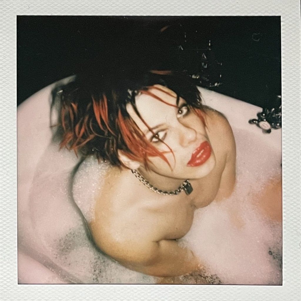 vnssachaos's tweet photo. he looked so 
feminine here and i love it 💋💋💋 https://t.co/RnvgmvM4NY