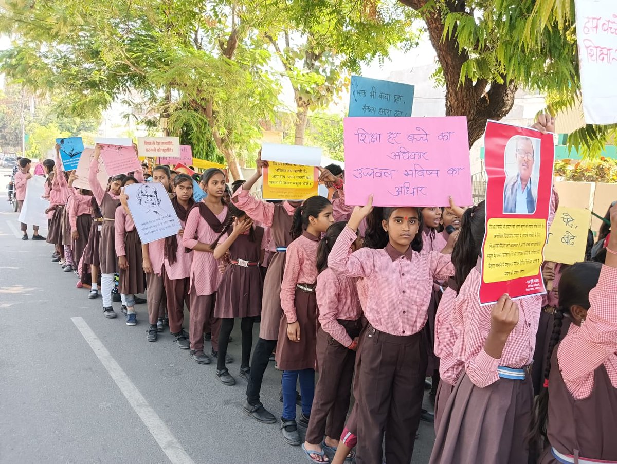 VigyanF's tweet photo. A 6-day School Enrollment Drive began in Lucknow today. The campaign will run in 28 settlements. The objective of the campaign is to create awareness among community abt education &amp;also enroll dropout &amp; never enrolled children. @SCORE_U_P @NCPCR_ @basicshiksha_up @UPBasicShiksha https://t.co/WR8wdyxlHH