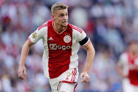 Pass_IT_Ranking's tweet photo. Today's #OneToWatch is 20yr old Dutch midfielder #KennethTaylor! So far this season he has already gained 195.78 #PassIT rating points @AFCAjax! This after gaining 103.08, with the club, during the whole of last season! #GreatProgress #AFCAjax #Ajax @eredivisie #Eredivisie https://t.co/i2glEbhHwg