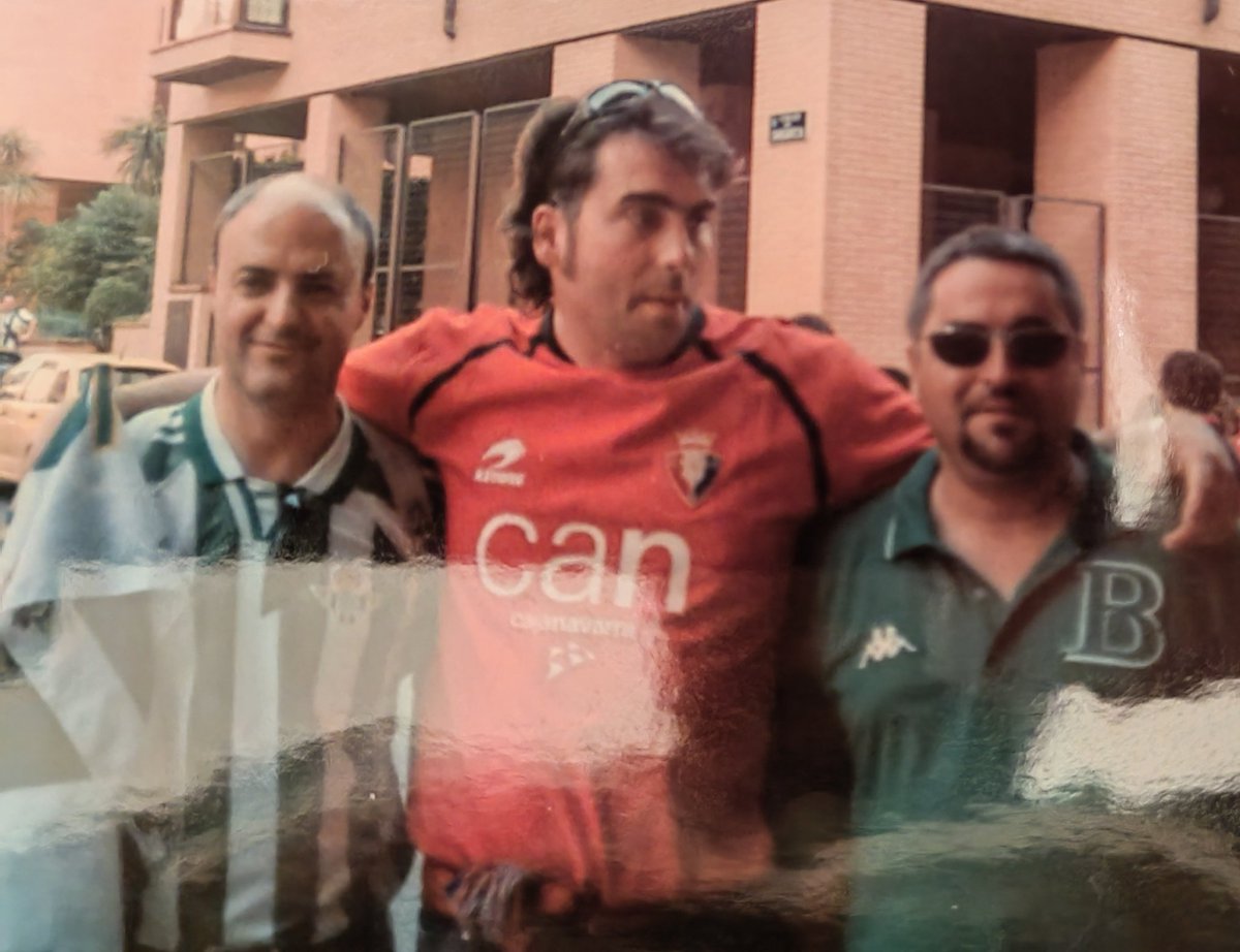 <a href="/Osasuna/">C. A. OSASUNA</a> <a href="/Ayto_Sevilla/">Ayuntamiento de Sevilla</a> <a href="/EstadioCartuja/">Estadio La Cartuja</a> En la copa del rey que jugamos en Madrid contra uds, estábamos mezclados y nos tomamos unas cervezas con este aficionado..... Sería posible saber si va a venir y tomarnos de nuevo unas cervezas, gracias