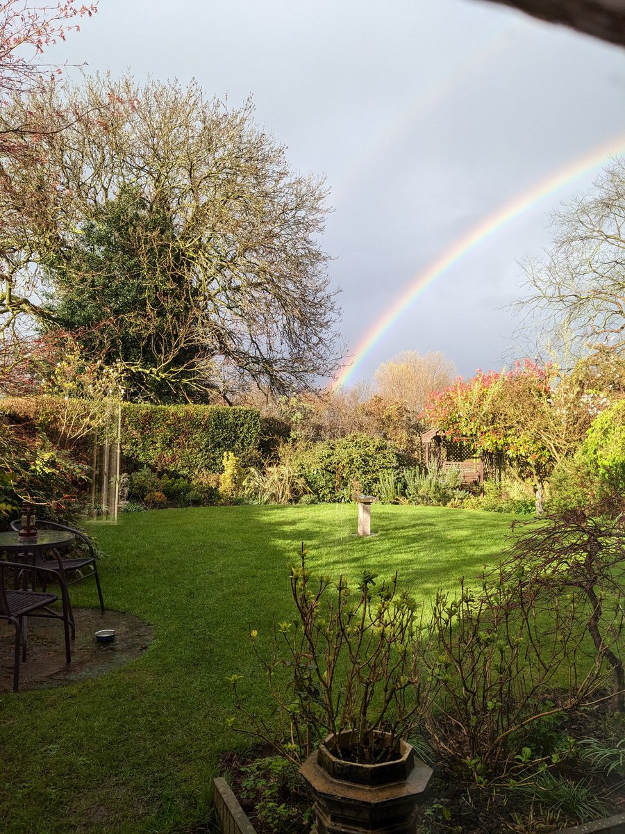 ClaireHawley2's tweet photo. Amazing rainbow over my cottage. 😊 Simply beautiful. https://t.co/x0ymu8Q7Kv