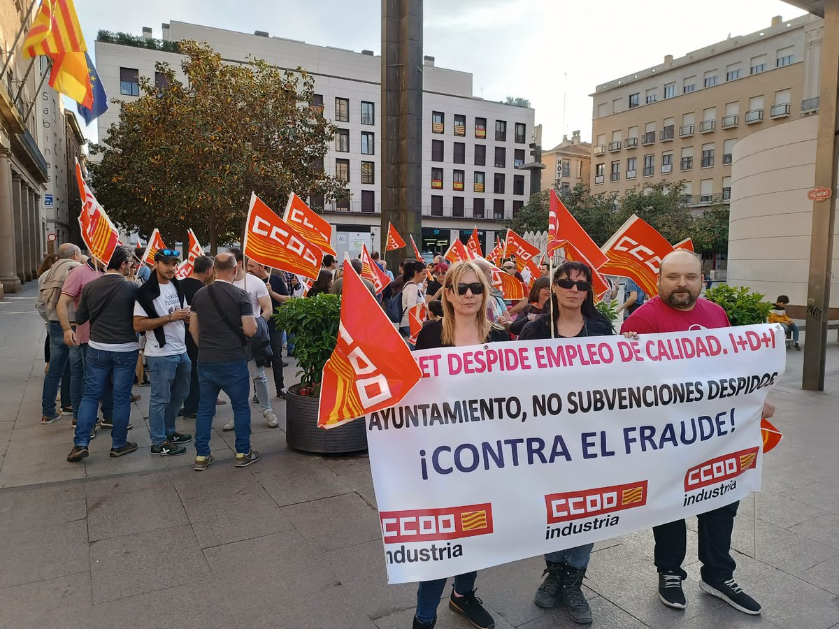 La plantilla de Telnet se moviliza en Delegación del Gobierno ante los despidos recientemente anunciados! 🔴Contra el fraude! 
🔴El dinero público tb tiene que proteger los empleos! 
#TelnetDespide <a href="/afctadoseretlnt/">Trabajadores Afectados ERE Telnet</a> <a href="/Industria_CCOO/">CCOO de Industria #PactoIndustriaYA</a> <a href="/CCOOAragon/">Comisiones Obreras Aragón</a>