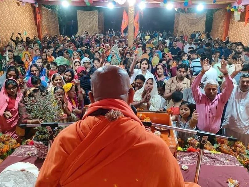 Ishtfoundation's tweet photo. कल दिनांक:9/4/2023 को @Ishtfoundation को अपने #उत्कृष्ट_कार्यों के लिए सेक्टर-82 स्थित पॉकेट 7 में आयोजित भव्य श्री #राम_कथा में आदरणीय #व्यास_महामंडलेश्वर् पंचमानंद जी द्वारा #पटका पहनाकर #सम्मानित किया गया व साथ ही महाराज जी से आगमी उज्ज्वल भविष्य के लिए आशीर्वाद प्राप्त किया। https://t.co/EMYhiyntWn