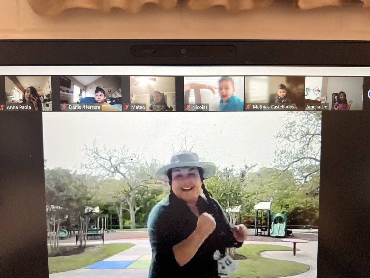 ProjectLEARN3's tweet photo. Today our EC Virtual PACT class learned about the letter Y and how to have some outdoor fun! Mrs. Gracie went to Clay Park in Richmond today for our littles to bring the outdoors to them! @GStewartkooper @lcisddlp @LamarCISD https://t.co/wdn7BAPzib