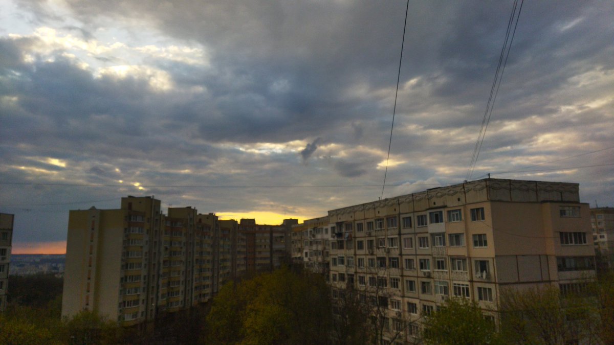 thatkidwithaYT's tweet photo. There's beauty in the ugly... #Chisinau #Moldova #photography #photooftheday https://t.co/V4MDqn8Sww