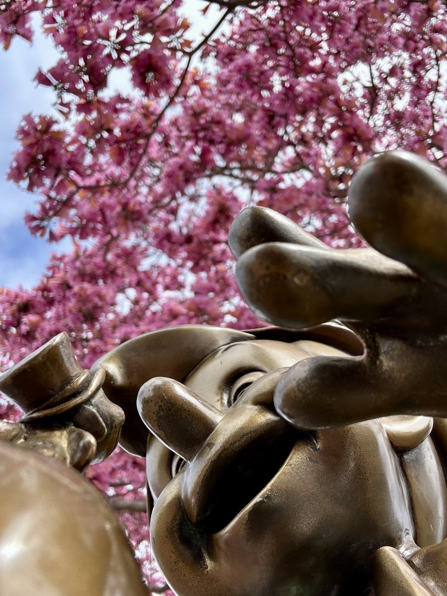 DeeMagicGurl tweet media