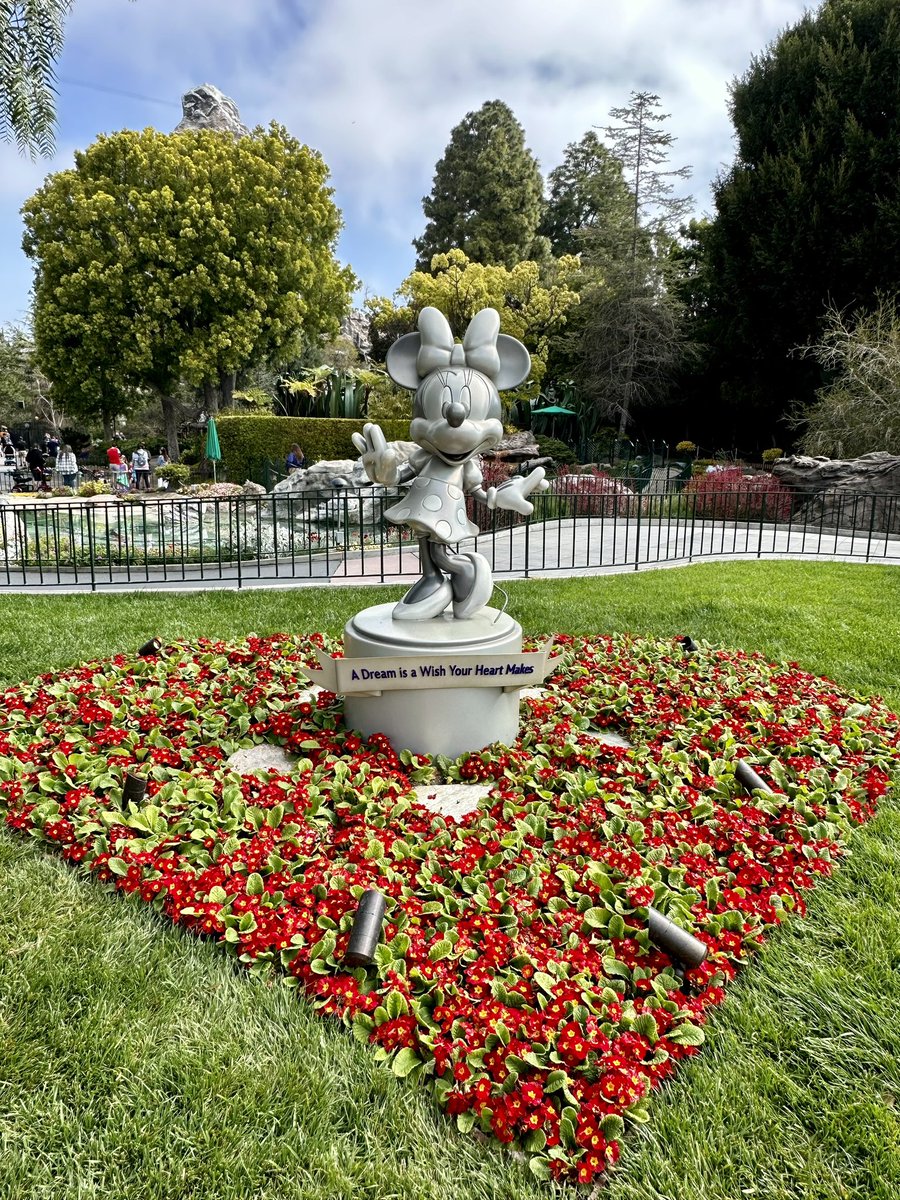 DeeMagicGurl tweet media