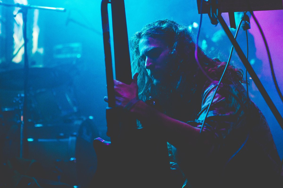 These days it probably makes sense to explain that this is not an AI-generated image, but a 📸 of me taken by my awesome photographer bro

bidaniphotography.com