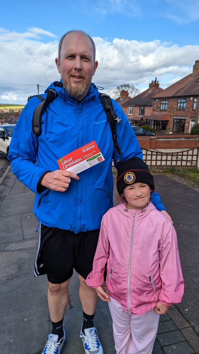 simonrose1982's tweet photo. I’m not restanding for election on 4th May, but I’ve been out leafletting for Mike Osborne & Emma Whapples this afternoon in Polesworth West. Two great people who have been doing community work for years, & they actually live in the ward! #VoteLabour #LocalElections2023 #NWBC https://t.co/V3IggoSCQT