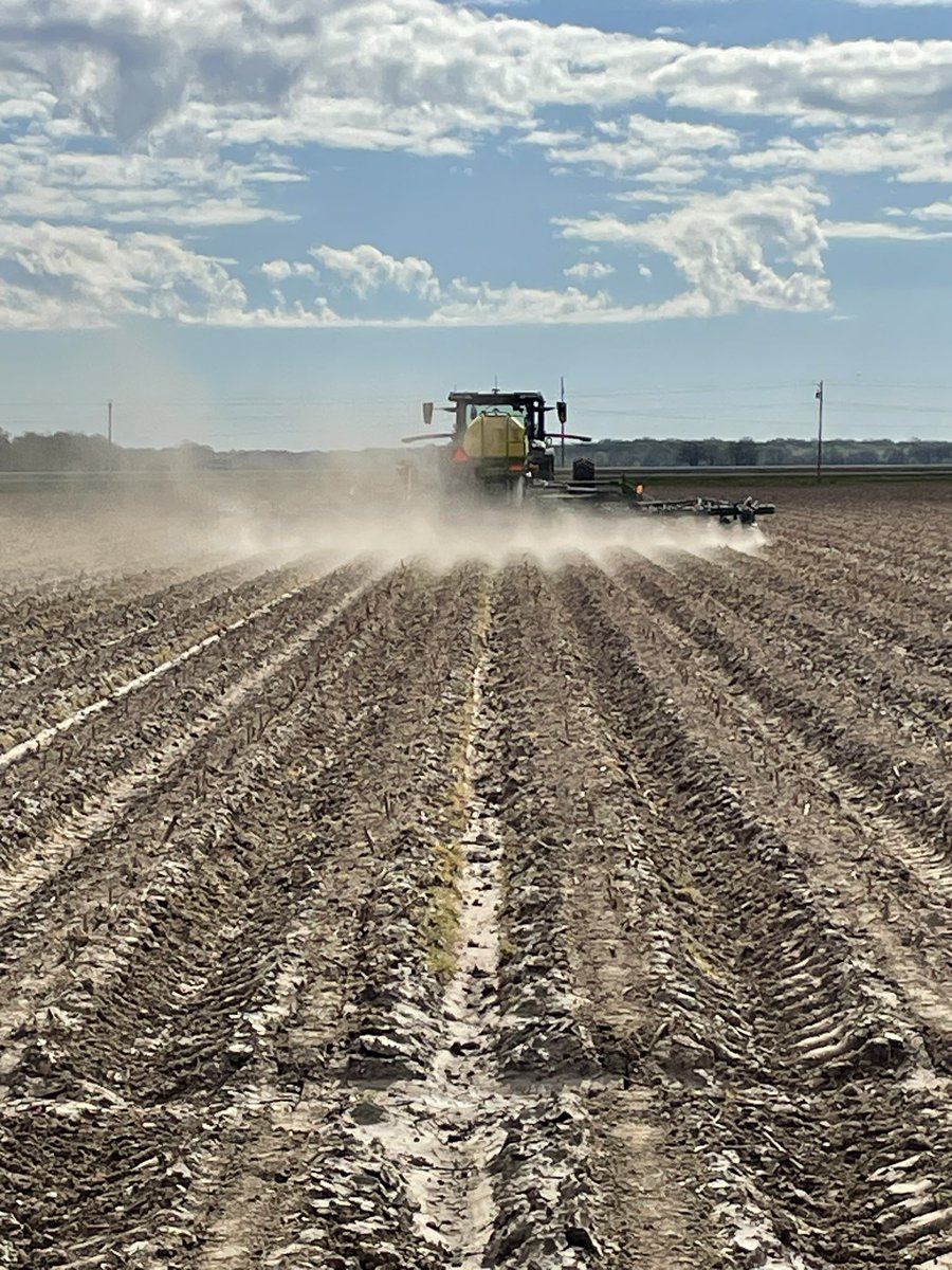 joshrupard's tweet photo. @Asgrow_DEKALB Soybean plots going in the ground. https://t.co/y4EzRiL125