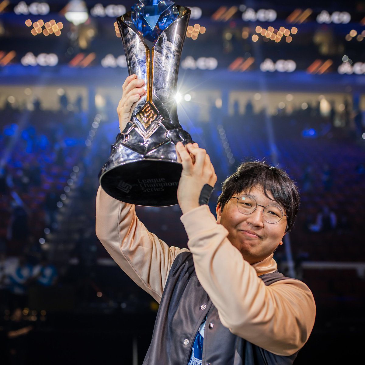 C9LoL's tweet photo. Good Morning, Champs 🏆 https://t.co/gJVt3SvzdR
