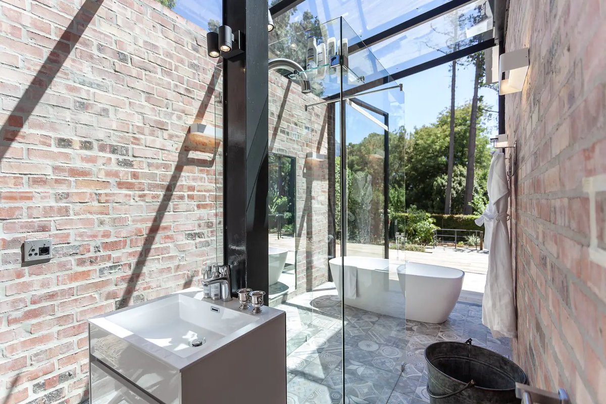 hadestays's tweet photo. This Magical Glass House in Cape Town, Western Cape, South Africa will cost you $211/night.
Link: https://t.co/N0Yqa1qg6T
#HadeHomes #Travel #Africa #India #vacationmode https://t.co/JC4XSYiEfU